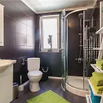 Prázdninový dům 7 Bedroom In Ližnjan