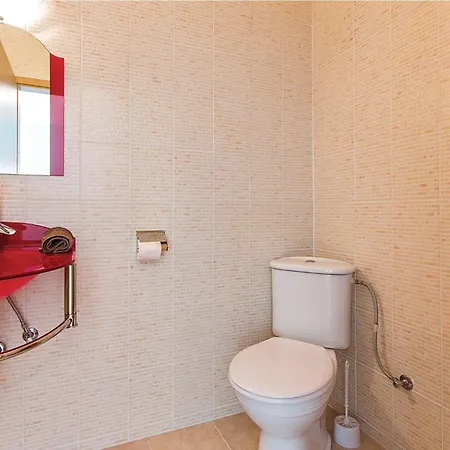 7 Bedroom Stunning In