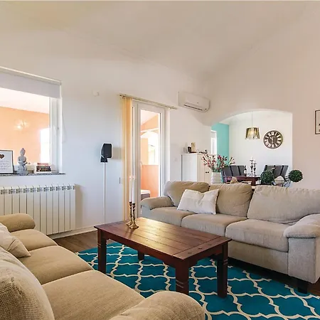 Holiday home 7 Bedroom Stunning In