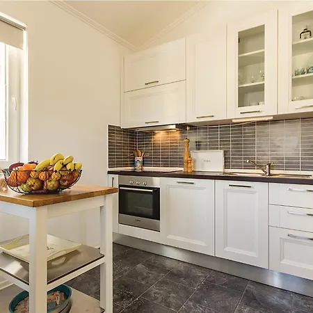 7 Bedroom Stunning In