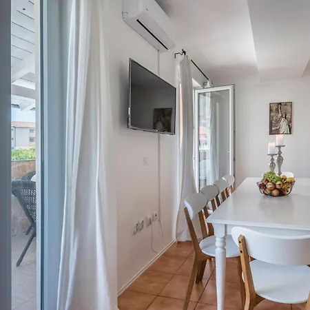 Holiday home 7 Bedroom Stunning In Liznjan