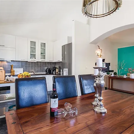 7 Bedroom Stunning In Liznjan