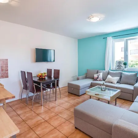 7 Bedroom Stunning In Liznjan