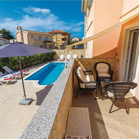 Holiday home 7 Bedroom Stunning In Liznjan