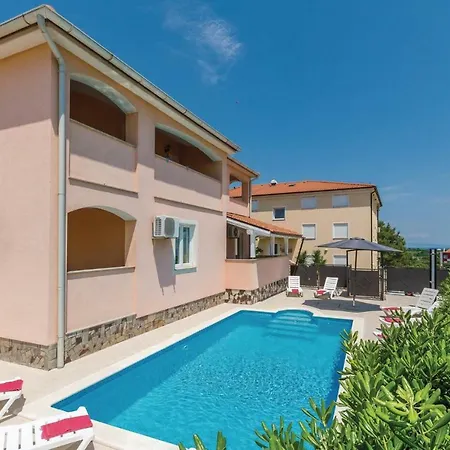 7 Bedroom Stunning In Holiday home Liznjan